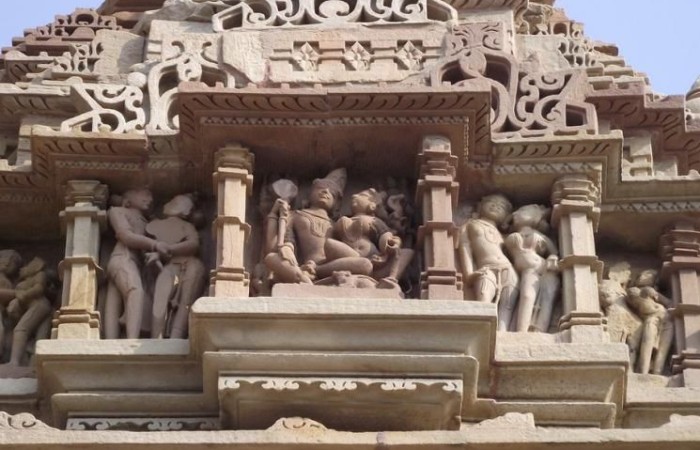 Starinnyy-barelef-na-odnom-iz-khramov